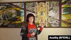 Әлфия Мөхәммәтова эш алымы белән таныштыра