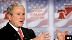 آقای بوش خواستار بودجه ویژه ای برای مصارف نظامی اورژانس شده است.