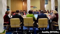 Форумда катнашучылар