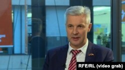 Міністр оборони Латвії Артіс Пабрікс у студії Радіо Свобода у Празі. Чехія, 2021 рік