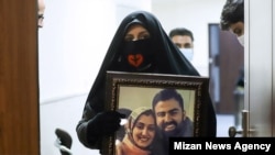 یکی از بازماندگان قربانیان پرواز ۷۵۲ در جلسه دادگاهی که نهایتاً «نمایشی‌ و شرم‌آور» توصیف شد