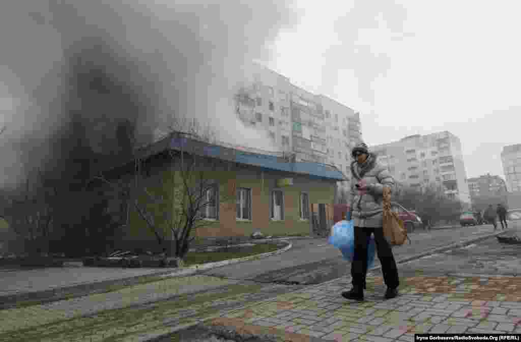 Раннього суботнього ранку, за одну хвилину на спальний район міста обрушилися 120 снарядів, посіявши біль і страх, зруйнувавши будинки, школи та долі.