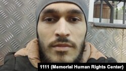 Гражданин Туркменистана Ахмет Джумадурдыев был задержан 24 января в Санкт-Петербурге при проверке документов на станции метро «Чкаловская».