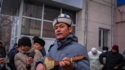 Төкмө акындар нааразылыгын ыр менен билдиришти 