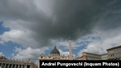 Trg svetog Petra u Vatikanu, 25. april 2025.