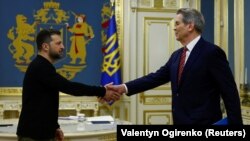 Прэзыдэнт Украіны Ўладзімір Зяленскі і міністар фінансаў ЗША Скот Бэсэнт падчас сустрэчы ў Кіеве, 12 лютага 2025 году