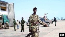 به رغم برقراری آرامش در موگادیشو، هر از چندگاهی صدای تيراندازی ها پراکنده و برخی انفجارها به گوش می رسد.