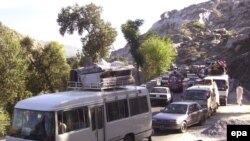 ساکنان غیر نظامی شهر منگوره در دره سوات به درخواست ارتش پاکستان از این شهر خارج می شوند.