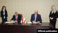 В ходе с рабочего визита Масис Маилян и Дмитрий Медоев подписали соглашение о сотрудничестве между внешнеполитическими ведомствами двух республик