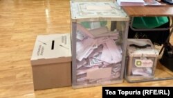 2-октябрда Грузияда 64 шаардын мэрлигине жана жергиликтүү кеңештерге шайлоо өттү.