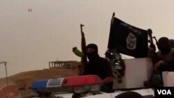 شبه‌نظامیان داعش در تصویری که در سوریه گرفته شده است