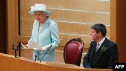 ملکه الیزابت، ۱۲ تیر، جلسه پارلمان اسکاتلند را افتتاح کرد و در سخنانی گفت که آرامش در جهانی که به سرعت تغییر می‌کند، دشوار است.