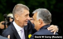 Прем'єр-міністр Чехії Андрей Бабіш вітає прем'єр-міністра Угорщини Віктора Орбана в Празі, Чехія, 29 вересня 2021 року