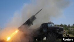 Украина Ресейге қарата зымыран ұшырып жатыр. Донецк облысы. Архив.