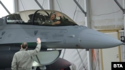 Първият български изтребител F-16 в авиобаза Граф Игнатиево, 2 април 2025 г.