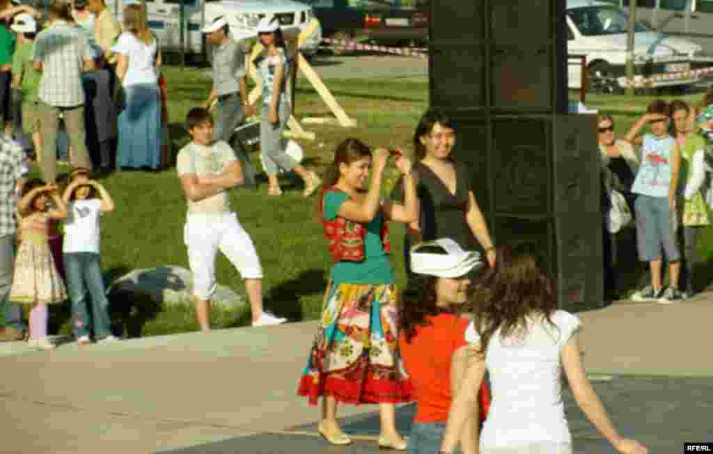 İstanbul Sabantuyı - 2009 - İstanbulda Topkapı mädäniät parkında uzgan tatar sabantuyı. Selman Yeşil fotoları © tawish.org