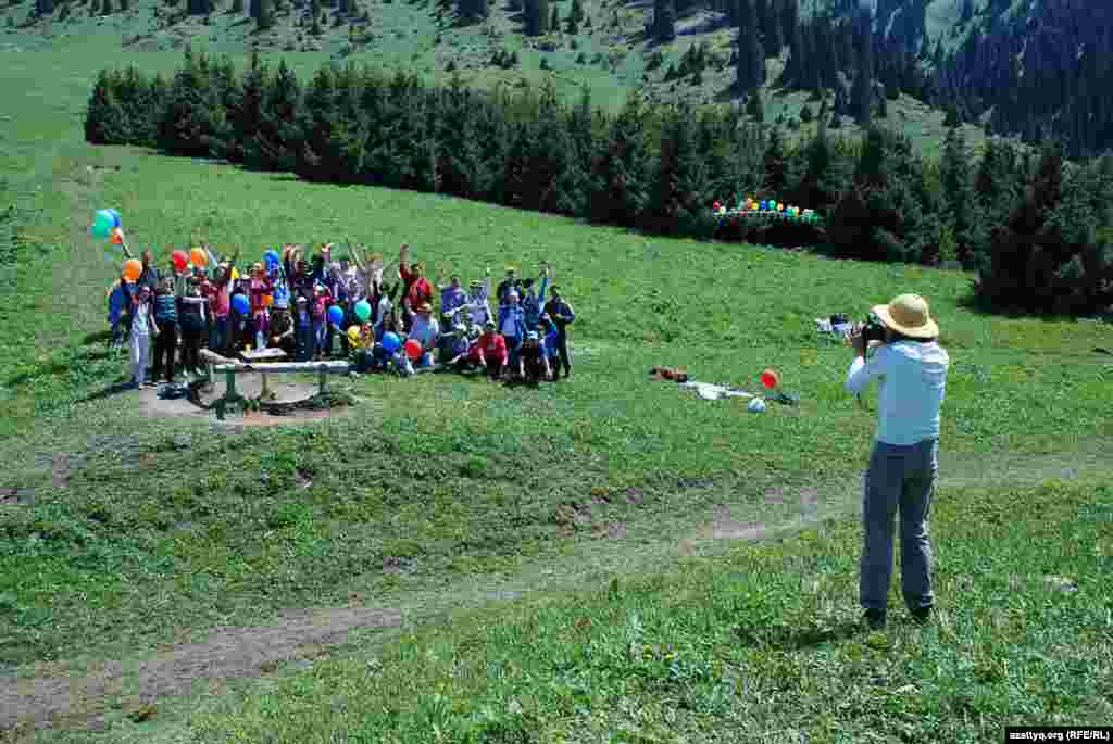 Напоследок участники акции в защиту Кокжайляу сфотографировались на память.