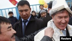 Дамир Мусакеев за А.Атамбаевым 