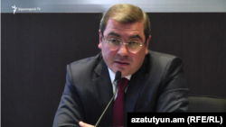 Председатель Комитета государственных доходов Давид Ананян во время пресс-конференции, Ереван, 16 октября 2019 г․