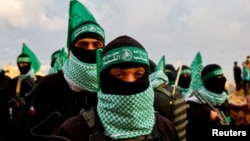 ستیزه‌جویان گروه افراطی حماس هنگام تبادل اجساد شماری از گروگان‌های اسرائیلی، ۲ اسفند ۱۴۰۳