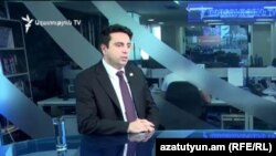 «Քաղաքացիական պայմանագրի» անդամ Ալեն Սիմոնյանը «Ազատության» տաղավարում, արխիվ 