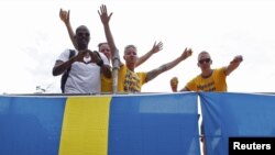 Шведские фанаты футбола на чемпионате Европы по футболу Euro-2012. Украина, Киев, 9 июня 2012