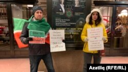 Активистлар Carnegie Hall каршында пикет уздыра