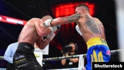 Бій Усика з Кшиштофом Гловацькі, 18 вересня 2016 року