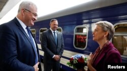 Іветт Купер оприлюднила фото з українським колегою Андрієм Сибігою (ліворуч) і головою Офісу президента Андрієм Єрмаком