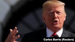 Дональд Трамп неодноразово реагував на критику в ЗМІ звинуваченням журналістів у поширенні «фейків»