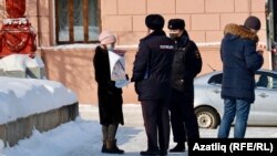 Пикетта катнашучыларны полиция тикшерә