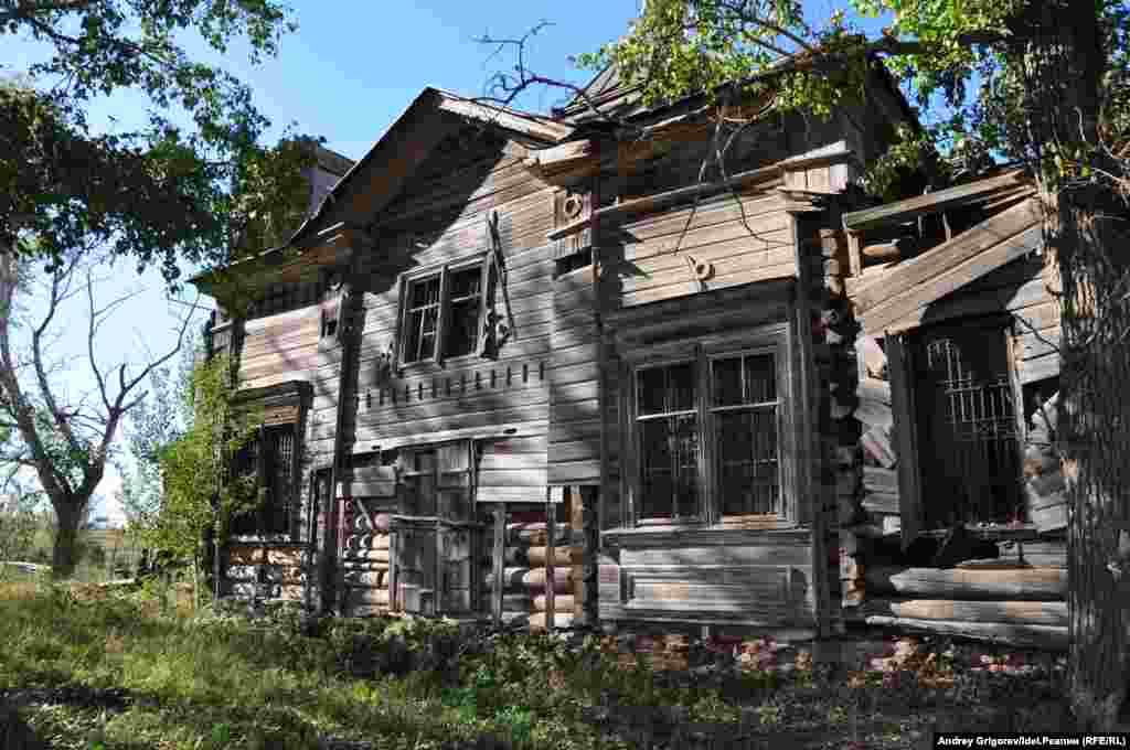 Здание выглядит одинаково плачевно со всех сторон.&nbsp;