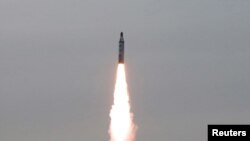 کره شمالی دو موشک بالستیک موسودان را آزمایش کرد 