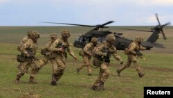 Британські військові на навчаннях у Румунії (Ілюстративне фото)