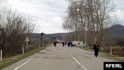 Что касается обстоятельств, послуживших причиной для отмены пятисторонней Гальской встречи, то здесь абхазский МИД на данный момент хранит молчание