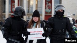 А.Навальныйга боштондук талап кылгандардын жүрүшүндө. Санкт-Петербург. 31-январь, 2021-жыл.