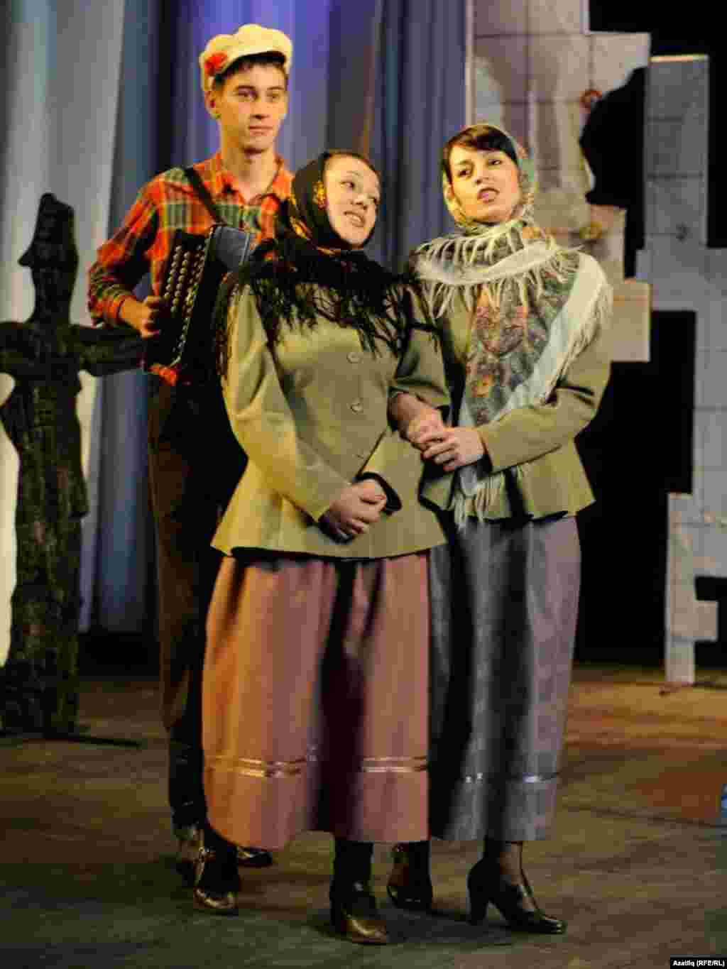 Туфан Миңнуллинның &quot;Төш&quot; спектакленнән күренеш