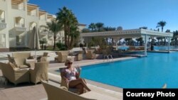 Готель у Хургаді, Єгипет. Зазвичай туристів, які не можуть вилетіти вчасно, переселяють до менш престижних готелів або готелів в аеропортах, режим all inclusive для таких гостей припиняється