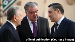 Шавкат Мирзиёев, Эмомалӣ Раҳмон ва Содир Ҷабборов. Шаҳри Хуҷанд. Моҳи марти моли 2025