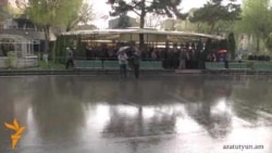 Дождь помешал мероприятию «Здравствуй, Ереван» на площади Свободы 