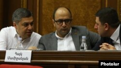 Слева направо: Артур Ванецян, Айк Мамиджанян, Тигран Абраамян (архив)