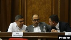 «Պատիվ ունեմ» խմբակցություն, արխիվ