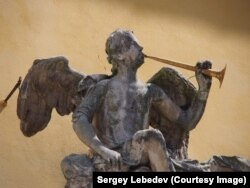 Ангел на церкви в Граце (см. первая сцена книги).