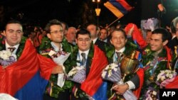 Армениянын шахматчыларын замандаштары чоң салтанат менен тосуп алышты.