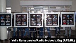 «Тітушки» в приміщенні мерії міста, 19 лютого 2016 року