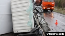 Кыргыз мигранттары учураган жол кырсыгынан бир көрүнүш, Красноярск, 18-май, 2012-жыл