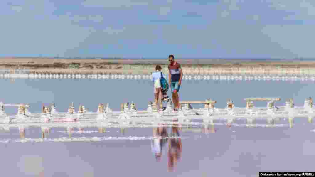 Sasıq Sıvaş tek tuz toplamaq imkânınen degil, dülber manzaranen de celp ete