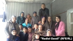 Гулрухсор дар ҳалқаи хонаводааш дар Панҷакент