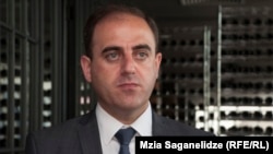 На претензии оппонентов Давид Нармания ответил, что уходить никуда не собирается