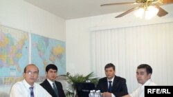 Америкадаги "анжанлик"лар Ўзбекистонда бўғилган тадбиркорлик истеъдодларини эркин Америка кенгликларида намоëн қилмоқдалар.